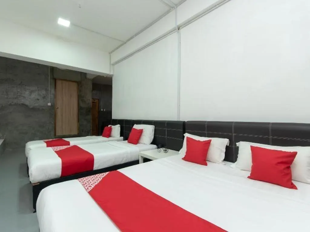 Oyo 43993 Madsuite Kota Kinabalu
