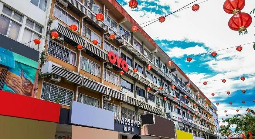Oyo 43993 Madsuite Kota Kinabalu 2*,